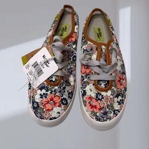 NWT Western Chief Floral Canvas Sneakers (Women’s 10)